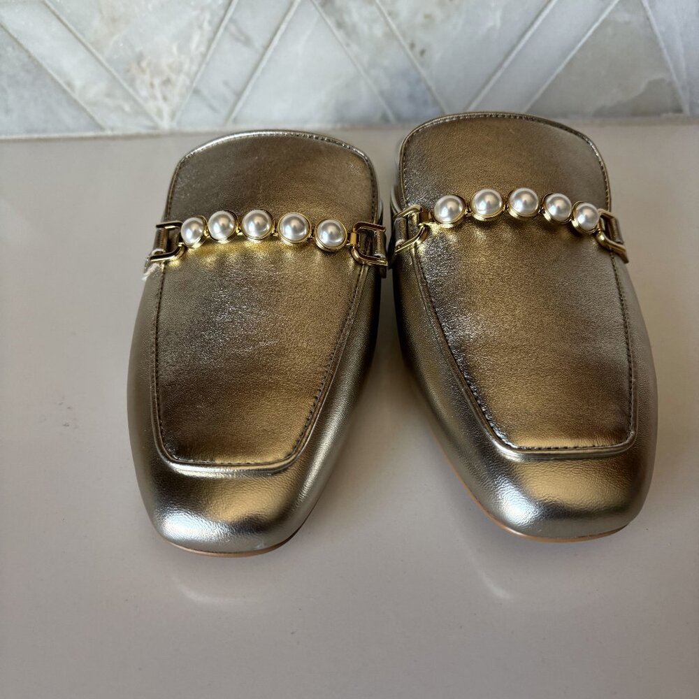 Stuart Weitzman Gold Perla Flat Mule Pearl Chain Size 8 New - Picture 2 of 10